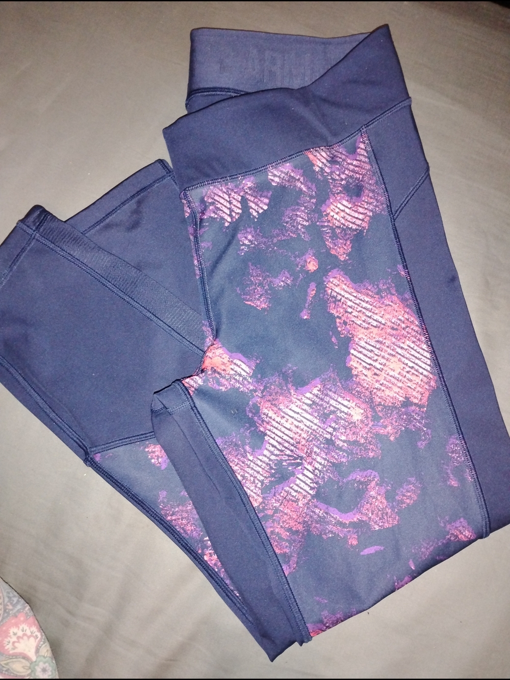 Under Armour Leggings with Pink and Purple Abstract Panels (L)